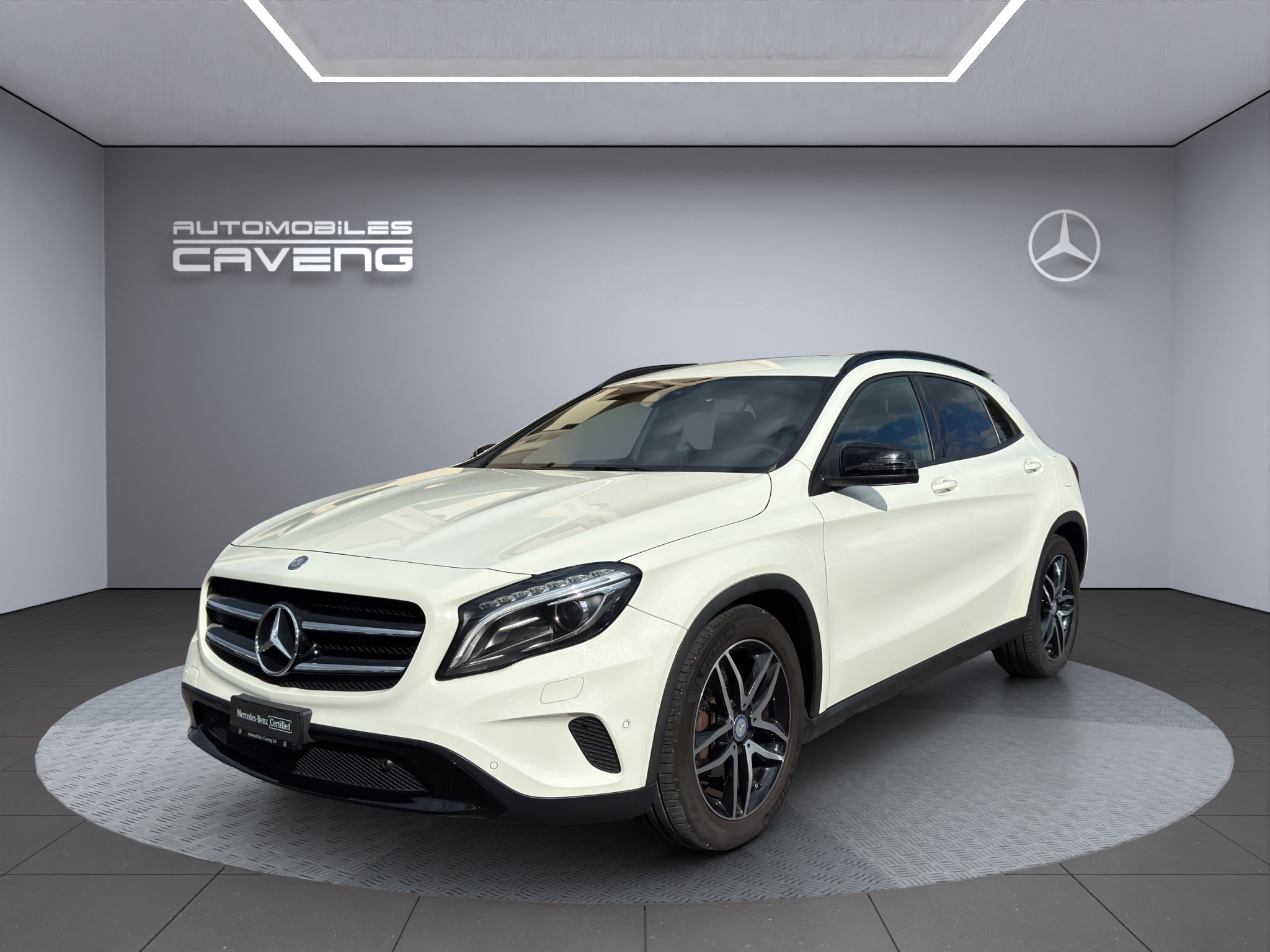 MERCEDES-BENZ GLA 200 Night Star 7G-DCT